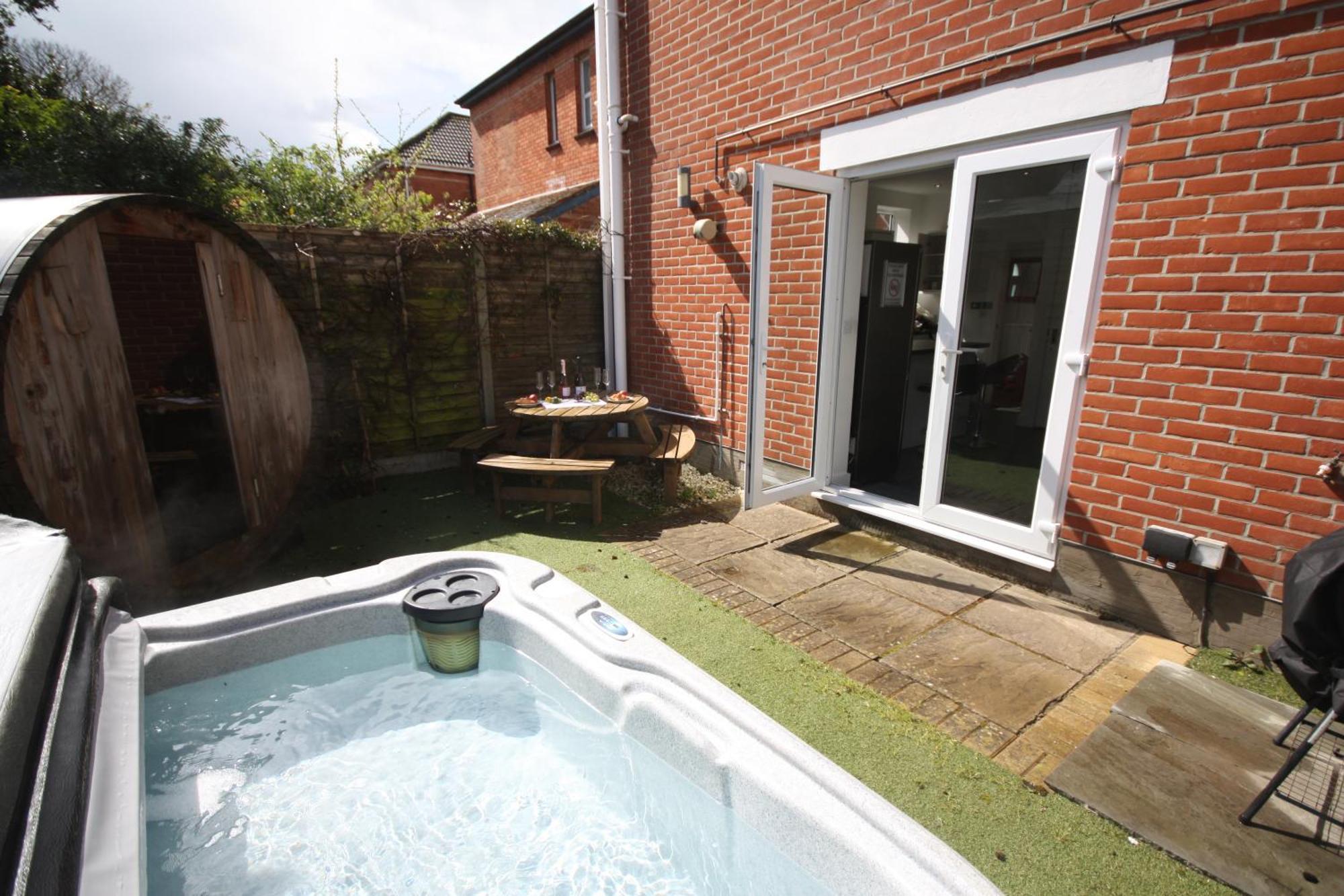 Holiday Home Hot Tub & Sauna Bornemouth Extérieur photo