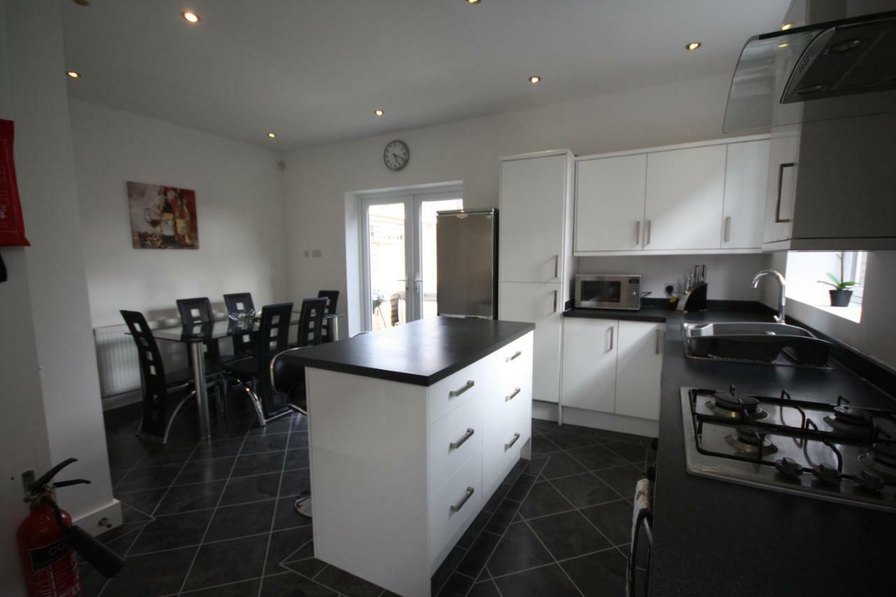 Holiday Home Hot Tub & Sauna Bornemouth Extérieur photo