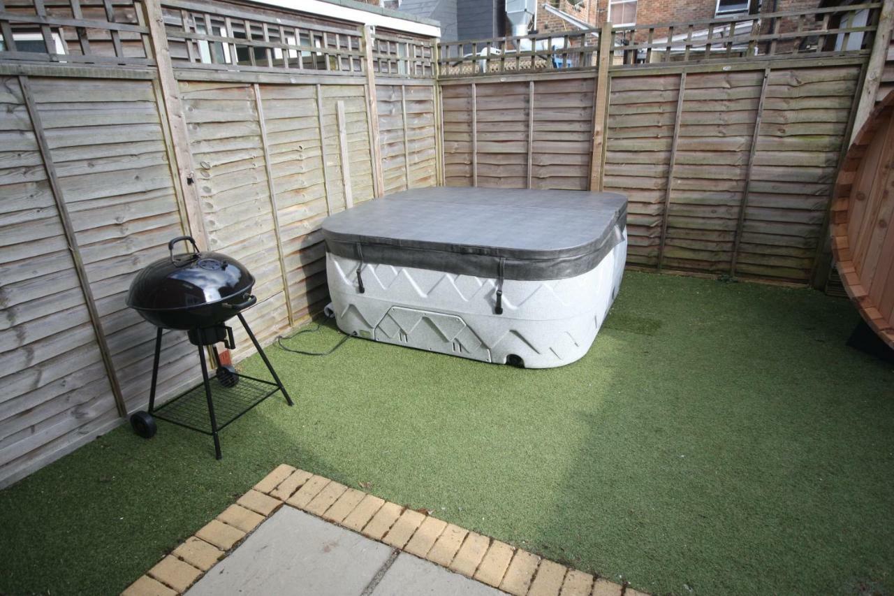 Holiday Home Hot Tub & Sauna Bornemouth Extérieur photo